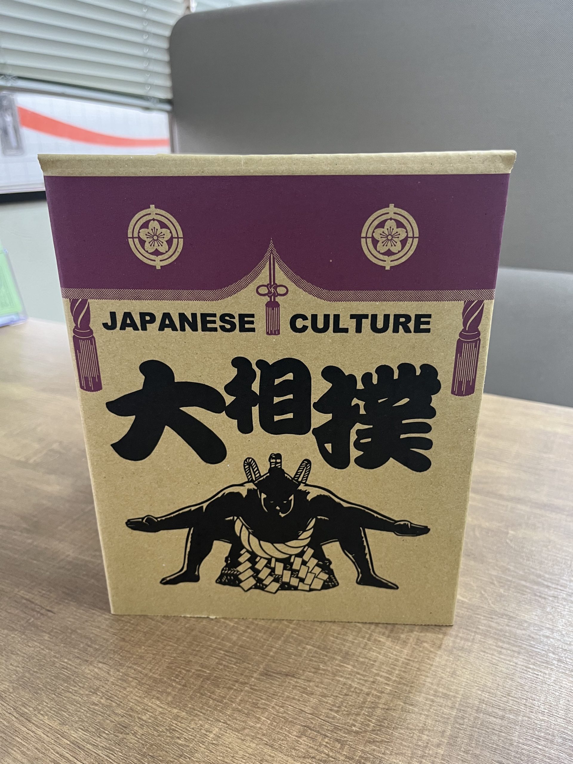 ダンボールイス